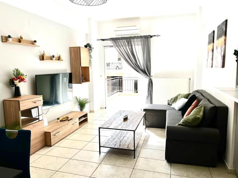 Modern Condo With Garage Near The Square And Beach Egio Exterior foto