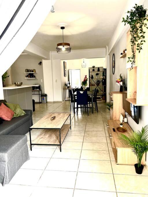 Modern Condo With Garage Near The Square And Beach Egio Exterior foto
